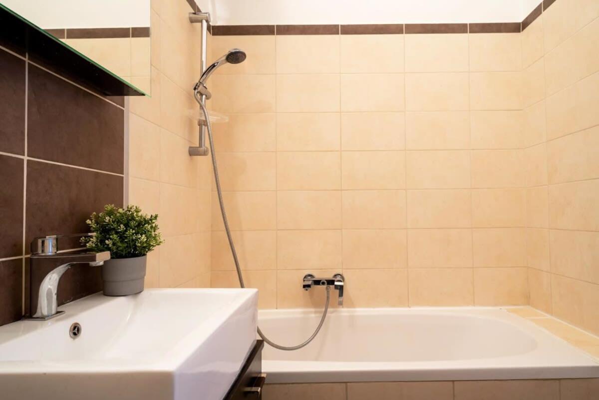 Lovely Downtown Apartment Close To The Basilica Budapest Extérieur photo